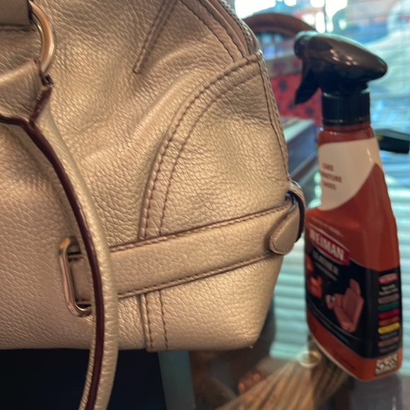 Tignanello since 1999 silver leather purse in great condition inside and out. - Picture 11 of 13